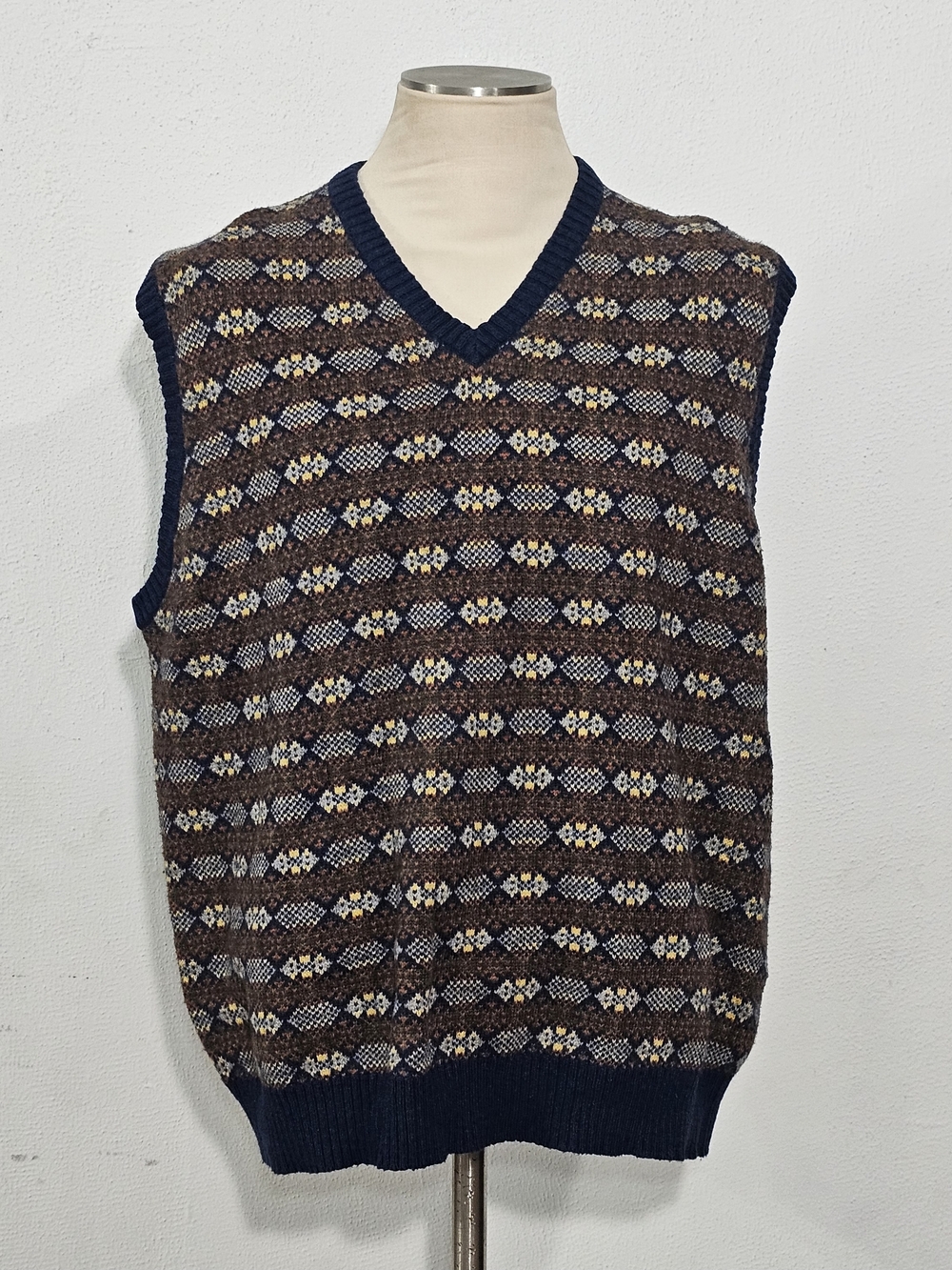 Lands' End Men's V-Neck Sweater Vest in Navy, Brown and Cream